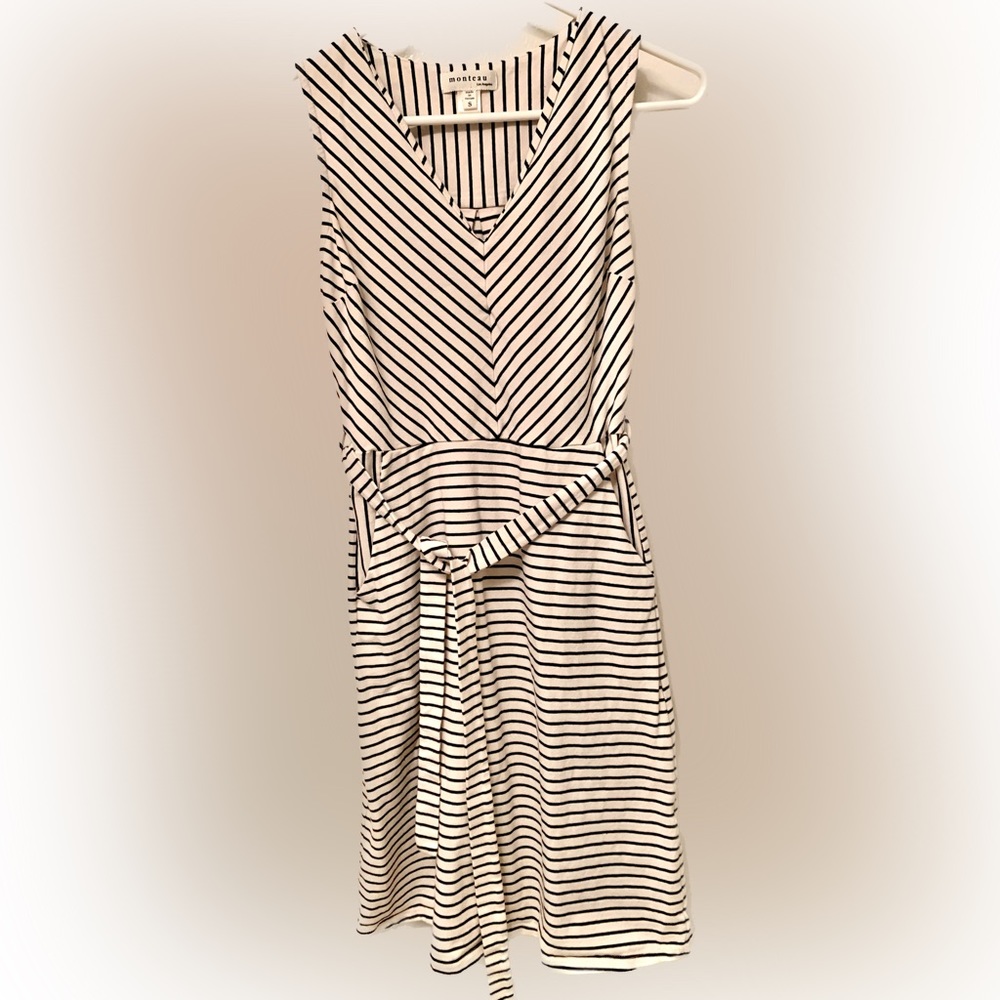 Used Monteau V-Neck Sleeveless Striped Dress w/ Pockets and Waist Tie Size (S)